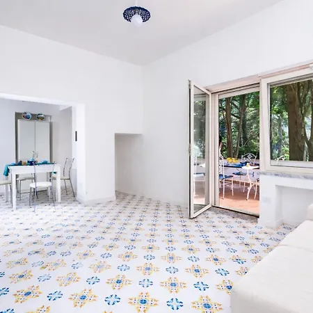 Casa Schiattarella アパートホテル カプリ